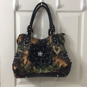 Feminine Camoflauge purse w/ side & back pockets & zippered center closure.